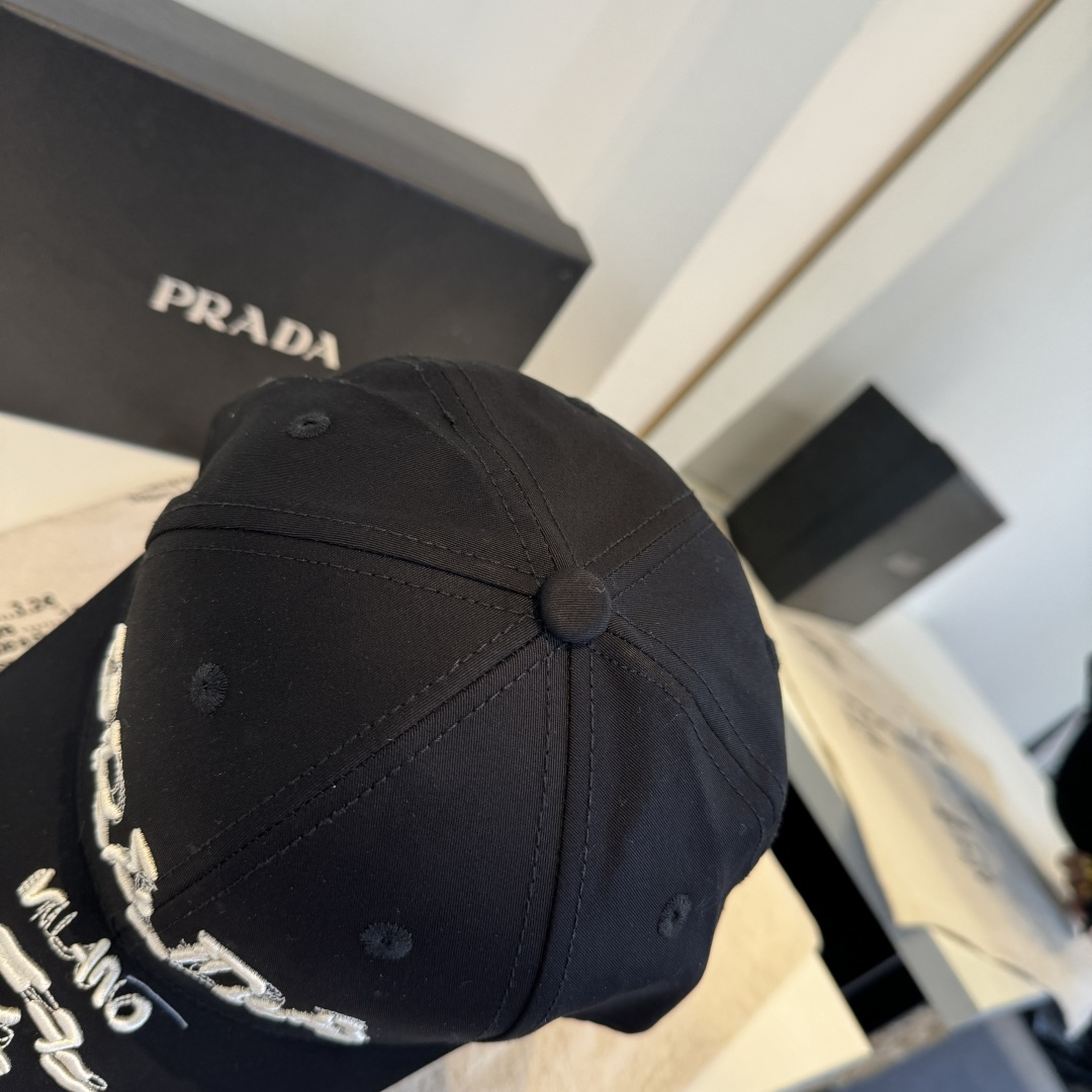 普拉达 PRADA 新品经典棒球帽 代购版本！时尚潮流，高端做工！非一般的品质，细节看实拍哦