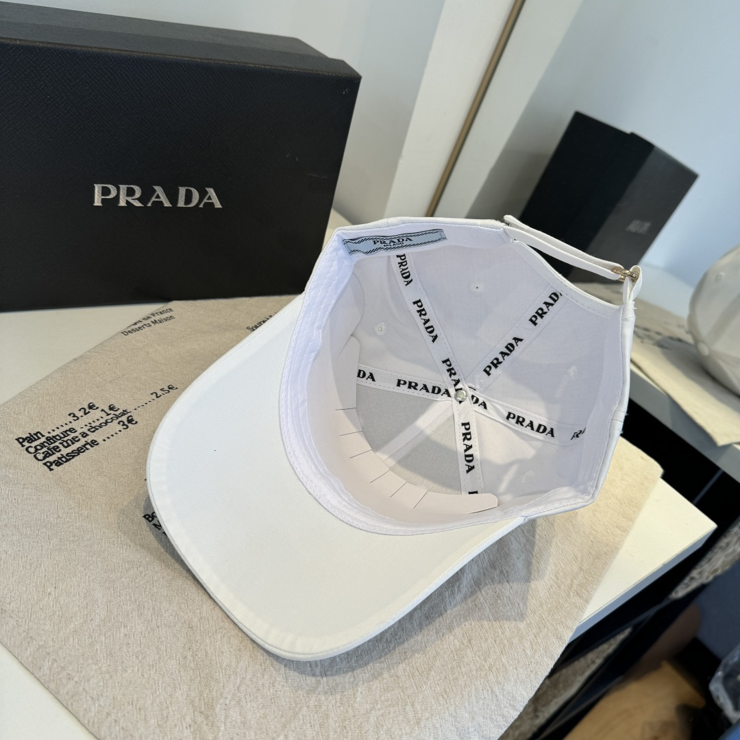 普拉达 PRADA 新品经典棒球帽 代购版本！时尚潮流，高端做工！非一般的品质，细节看实拍哦