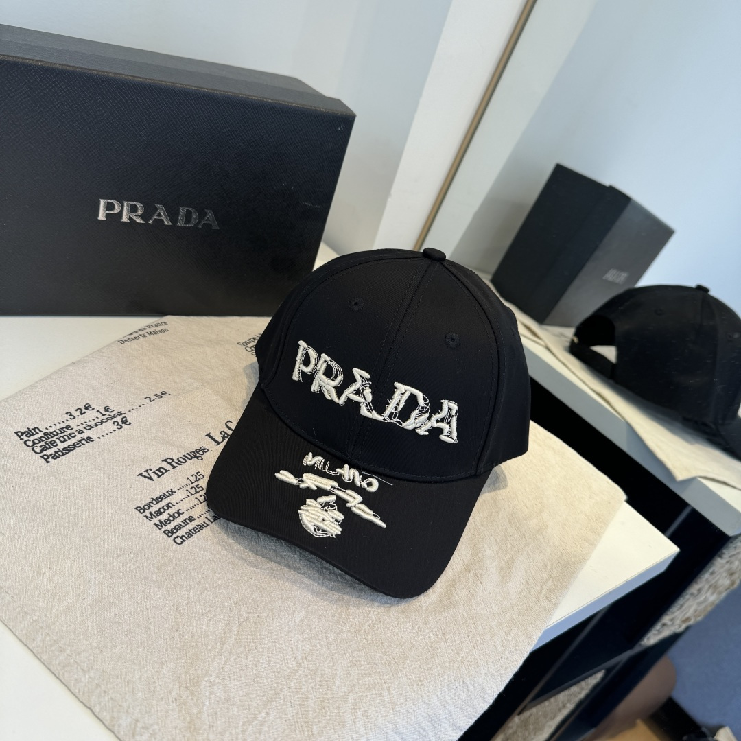 普拉达 PRADA 新品经典棒球帽 代购版本！时尚潮流，高端做工！非一般的品质，细节看实拍哦