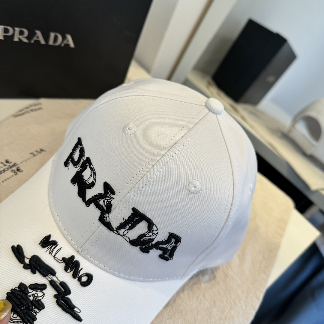 普拉达 PRADA 新品经典棒球帽 代购版本！时尚潮流，高端做工！非一般的品质，细节看实拍哦