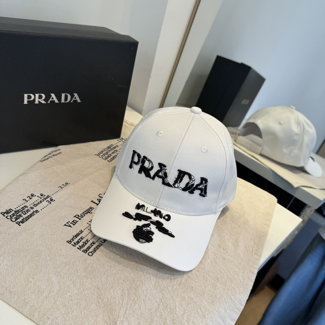 普拉达 PRADA 新品经典棒球帽 代购版本！时尚潮流，高端做工！非一般的品质，细节看实拍哦