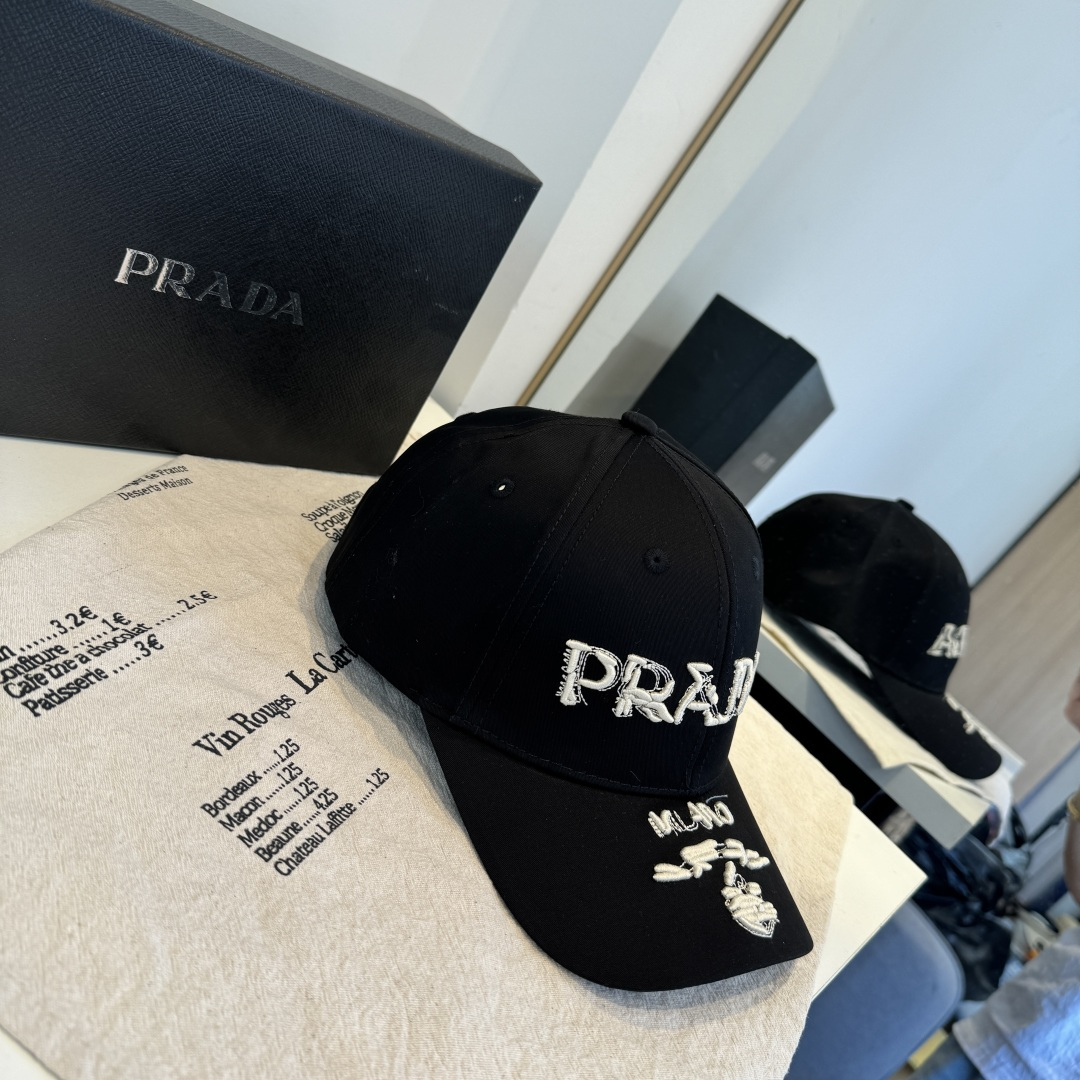普拉达 PRADA 新品经典棒球帽 代购版本！时尚潮流，高端做工！非一般的品质，细节看实拍哦