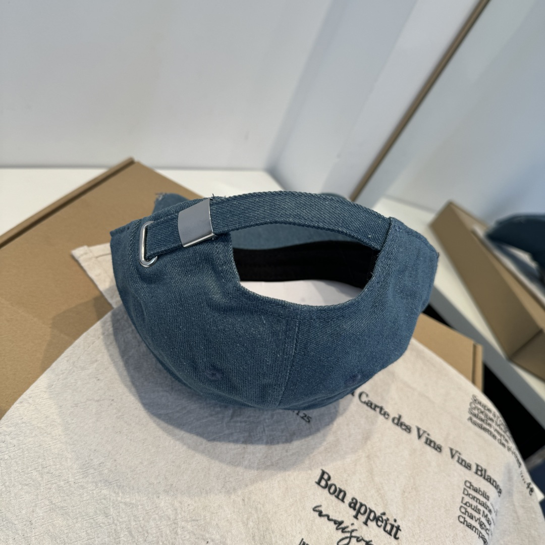 MONCLER蒙口 好品质高端大气，超火爆💖质感很赞，出街超好搭配！时尚潮流！出门必备单品，男女同款快快