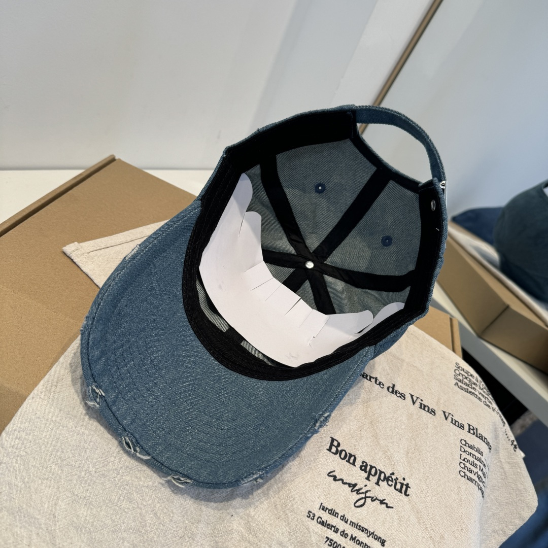 MONCLER蒙口 好品质高端大气，超火爆💖质感很赞，出街超好搭配！时尚潮流！出门必备单品，男女同款快快