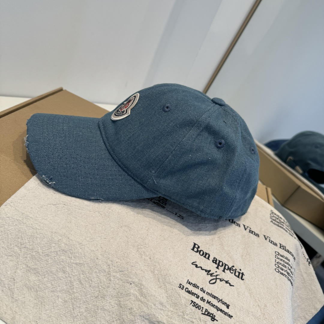 MONCLER蒙口 好品质高端大气，超火爆💖质感很赞，出街超好搭配！时尚潮流！出门必备单品，男女同款快快