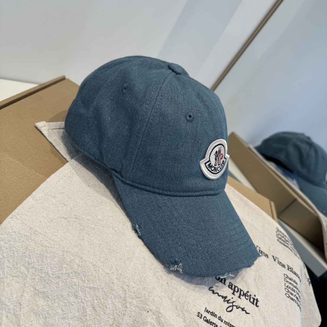 MONCLER蒙口 好品质高端大气，超火爆💖质感很赞，出街超好搭配！时尚潮流！出门必备单品，男女同款快快