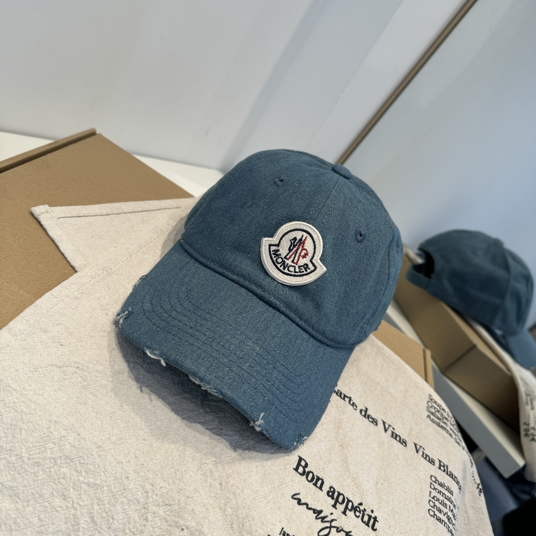 MONCLER蒙口 好品质高端大气，超火爆💖质感很赞，出街超好搭配！时尚潮流！出门必备单品，男女同款快快