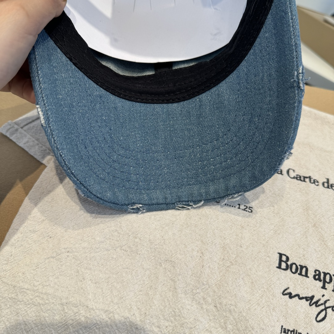 MONCLER蒙口 好品质高端大气，超火爆💖质感很赞，出街超好搭配！时尚潮流！出门必备单品，男女同款快快