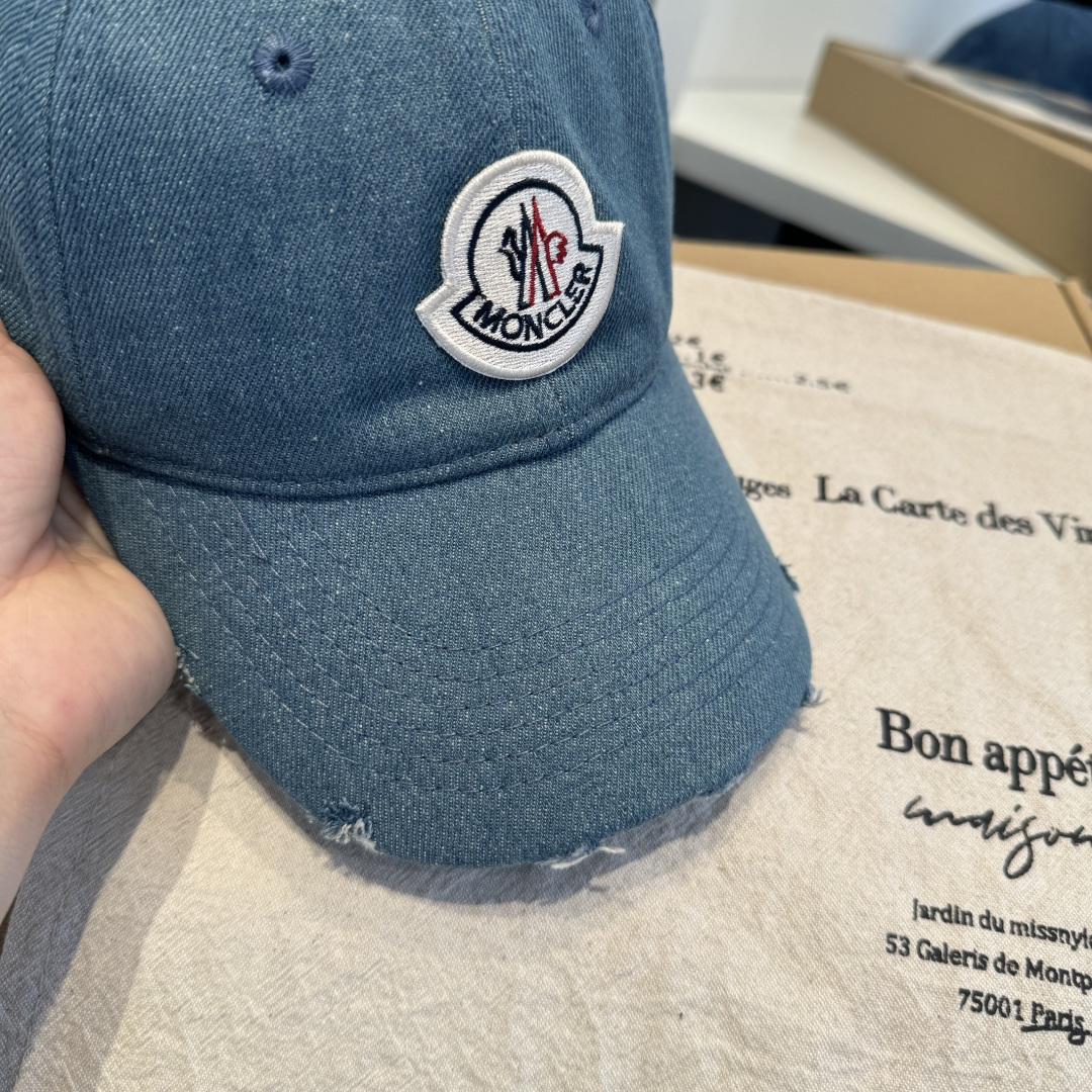 MONCLER蒙口 好品质高端大气，超火爆💖质感很赞，出街超好搭配！时尚潮流！出门必备单品，男女同款快快