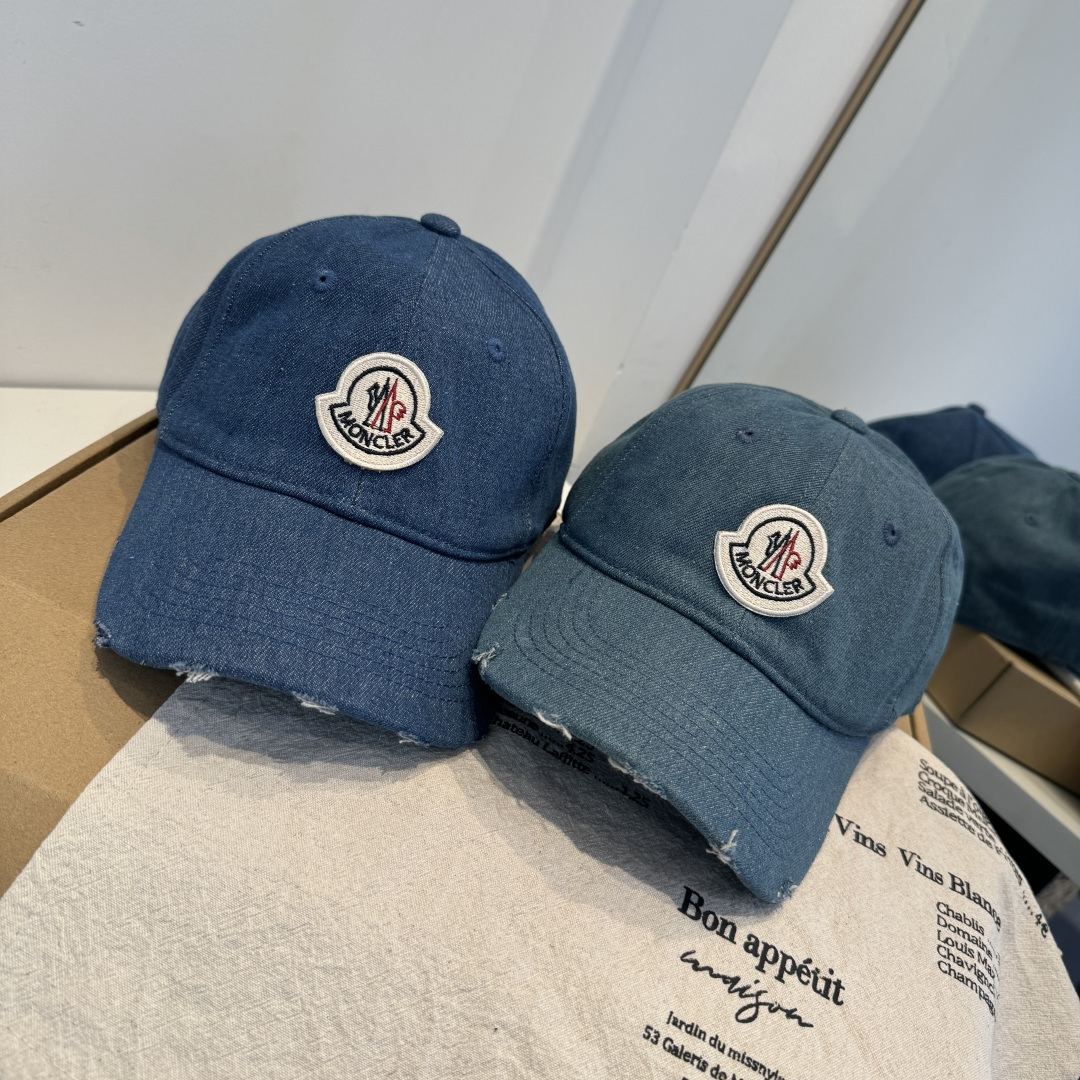 MONCLER蒙口 好品质高端大气，超火爆💖质感很赞，出街超好搭配！时尚潮流！出门必备单品，男女同款快快