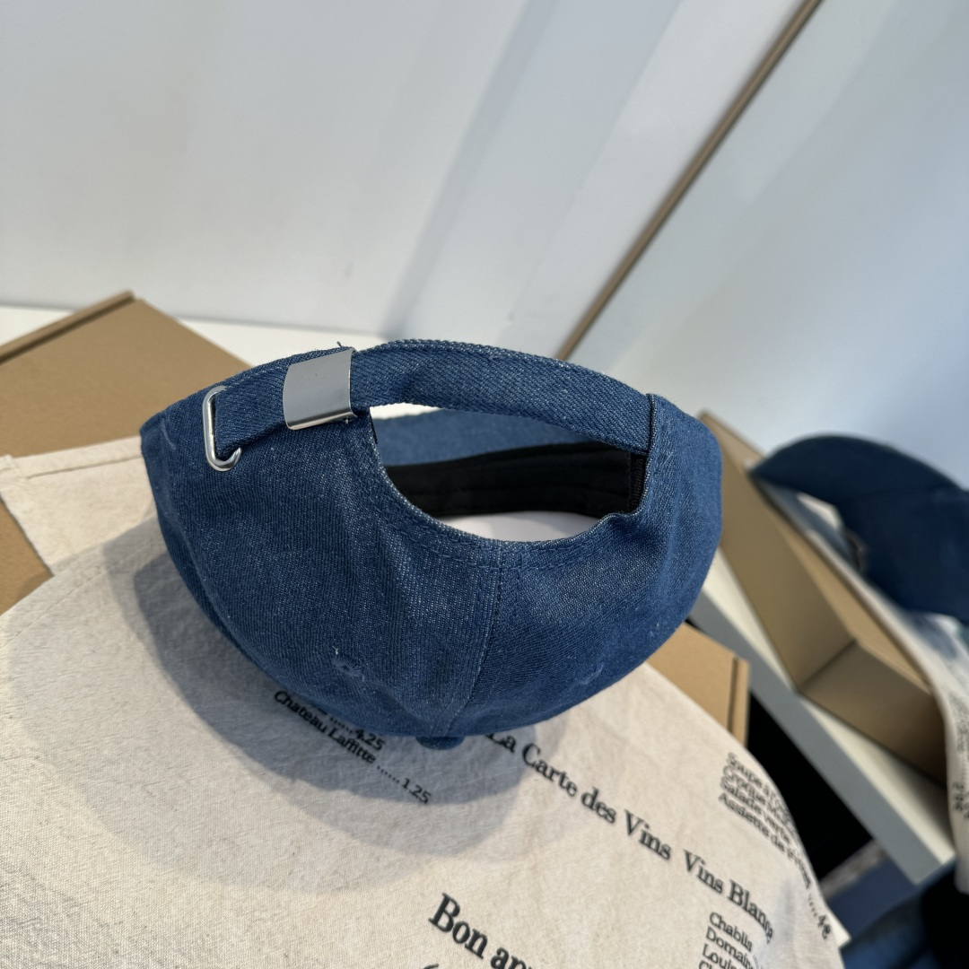 MONCLER蒙口 好品质高端大气，超火爆💖质感很赞，出街超好搭配！时尚潮流！出门必备单品，男女同款快快