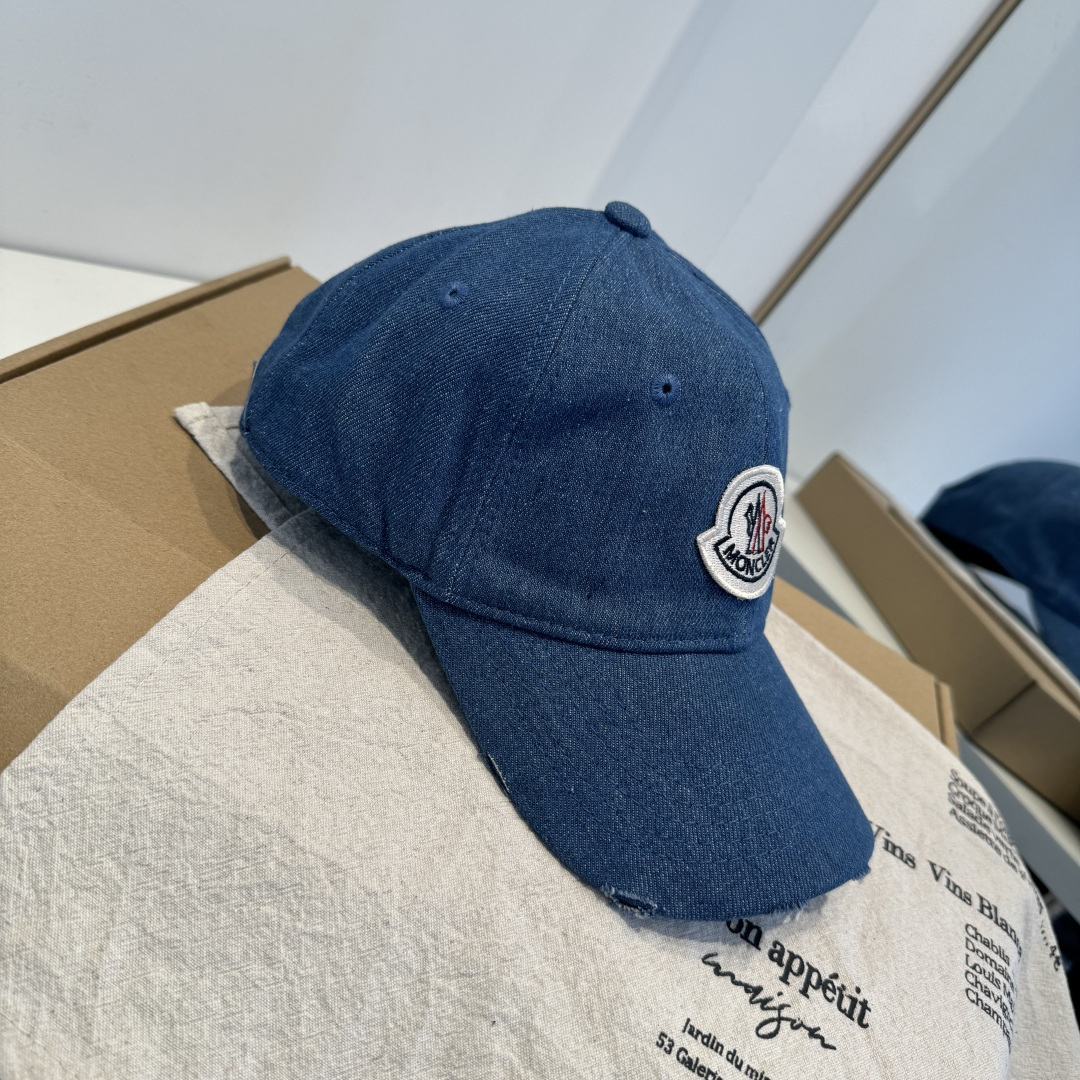 MONCLER蒙口 好品质高端大气，超火爆💖质感很赞，出街超好搭配！时尚潮流！出门必备单品，男女同款快快