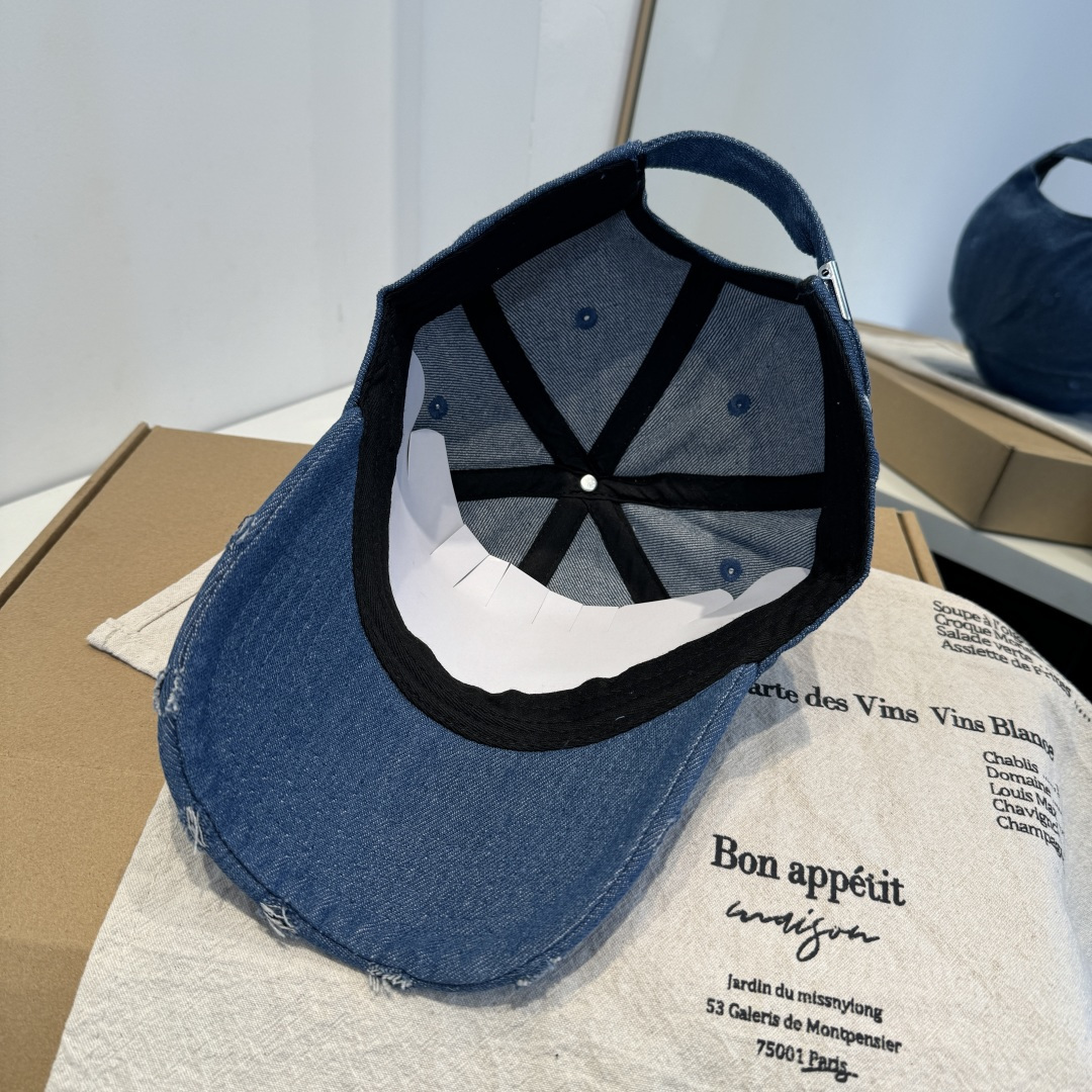 MONCLER蒙口 好品质高端大气，超火爆💖质感很赞，出街超好搭配！时尚潮流！出门必备单品，男女同款快快