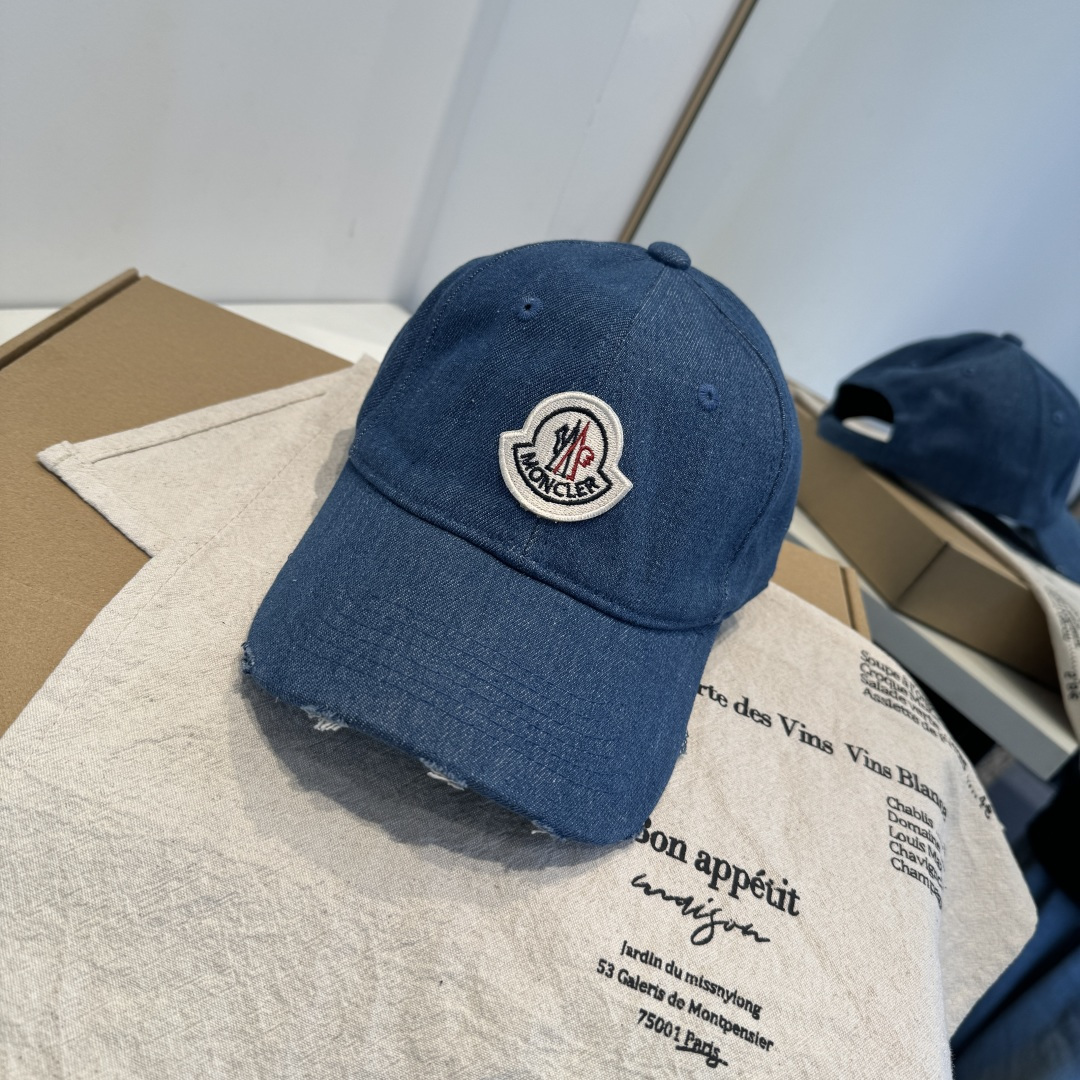 MONCLER蒙口 好品质高端大气，超火爆💖质感很赞，出街超好搭配！时尚潮流！出门必备单品，男女同款快快