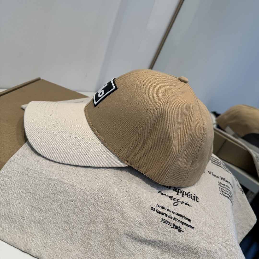 alo 官网新品，棒球帽 原单品质火爆来袭 🔥🎩 工艺非常精美 高档大气上档次！低调奢华，方便携带！跑量