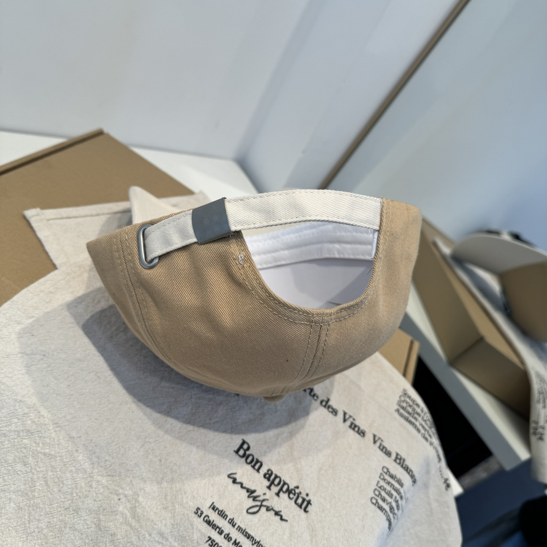 alo 官网新品，棒球帽 原单品质火爆来袭 🔥🎩 工艺非常精美 高档大气上档次！低调奢华，方便携带！跑量