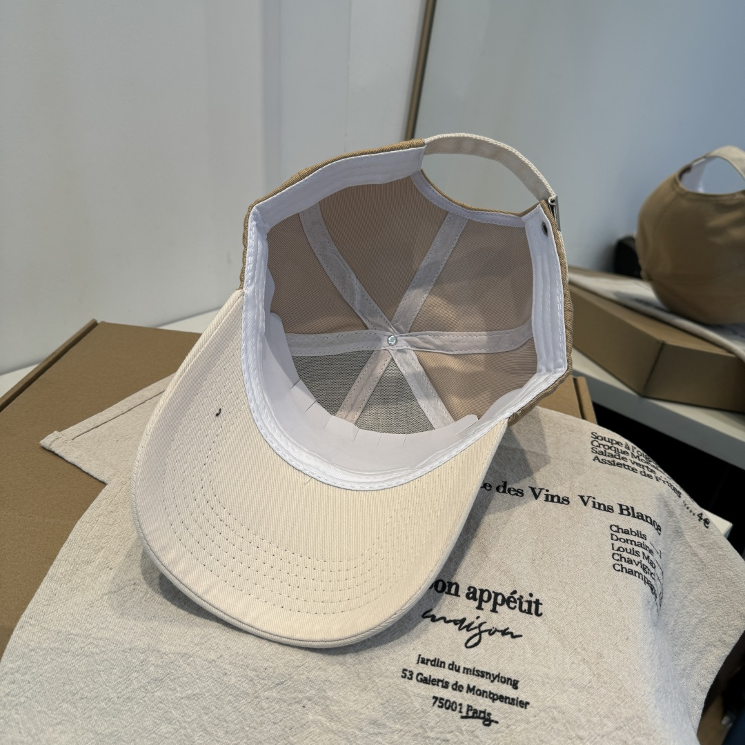 alo 官网新品，棒球帽 原单品质火爆来袭 🔥🎩 工艺非常精美 高档大气上档次！低调奢华，方便携带！跑量