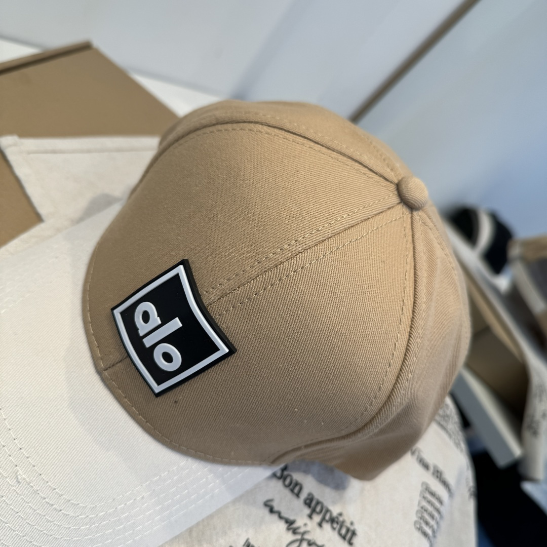alo 官网新品，棒球帽 原单品质火爆来袭 🔥🎩 工艺非常精美 高档大气上档次！低调奢华，方便携带！跑量