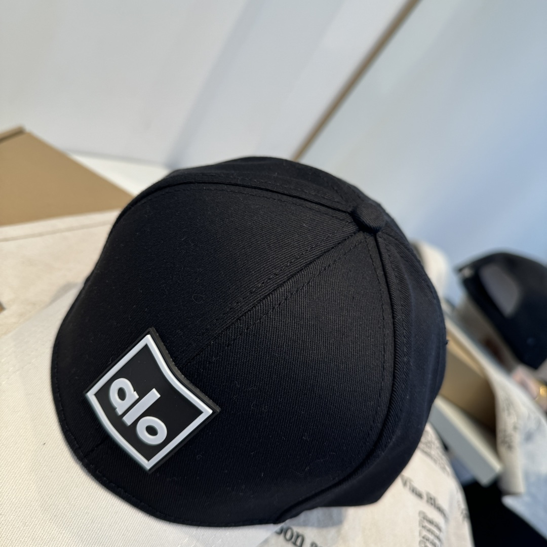 alo 官网新品，棒球帽 原单品质火爆来袭 🔥🎩 工艺非常精美 高档大气上档次！低调奢华，方便携带！跑量