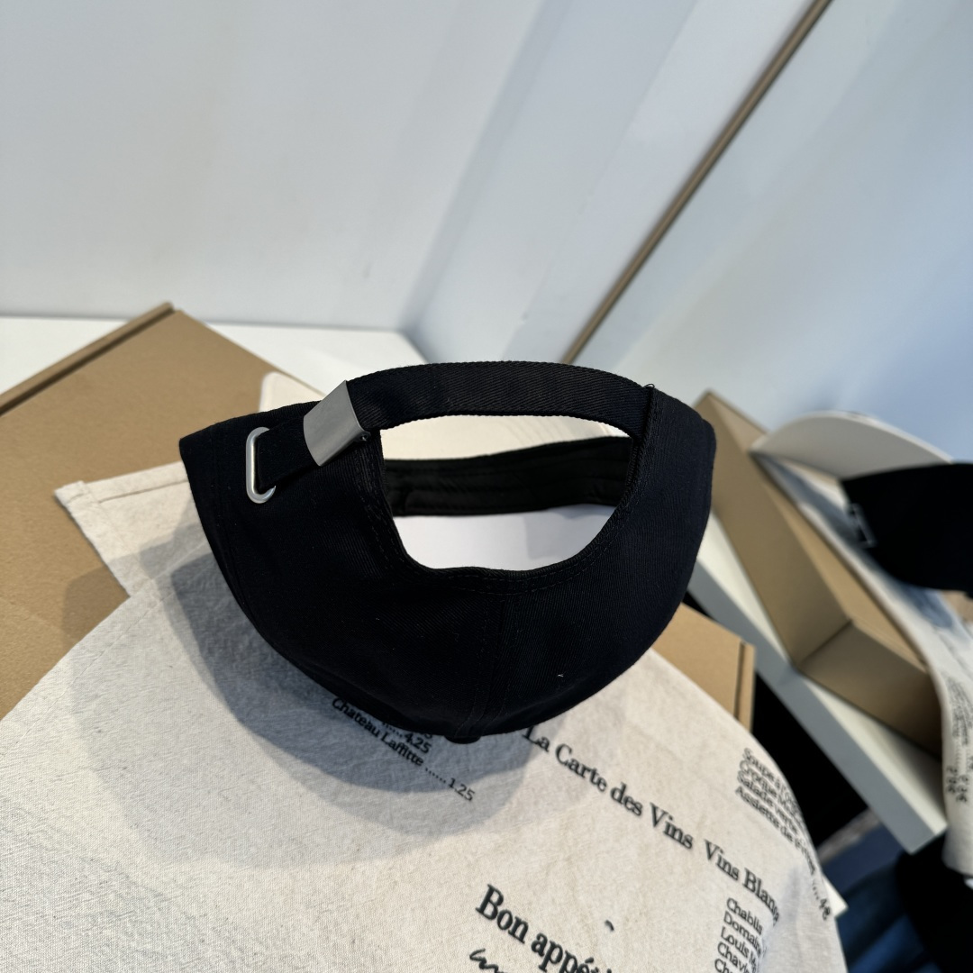 alo 官网新品，棒球帽 原单品质火爆来袭 🔥🎩 工艺非常精美 高档大气上档次！低调奢华，方便携带！跑量