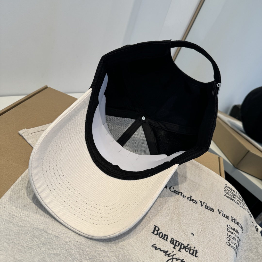 alo 官网新品，棒球帽 原单品质火爆来袭 🔥🎩 工艺非常精美 高档大气上档次！低调奢华，方便携带！跑量