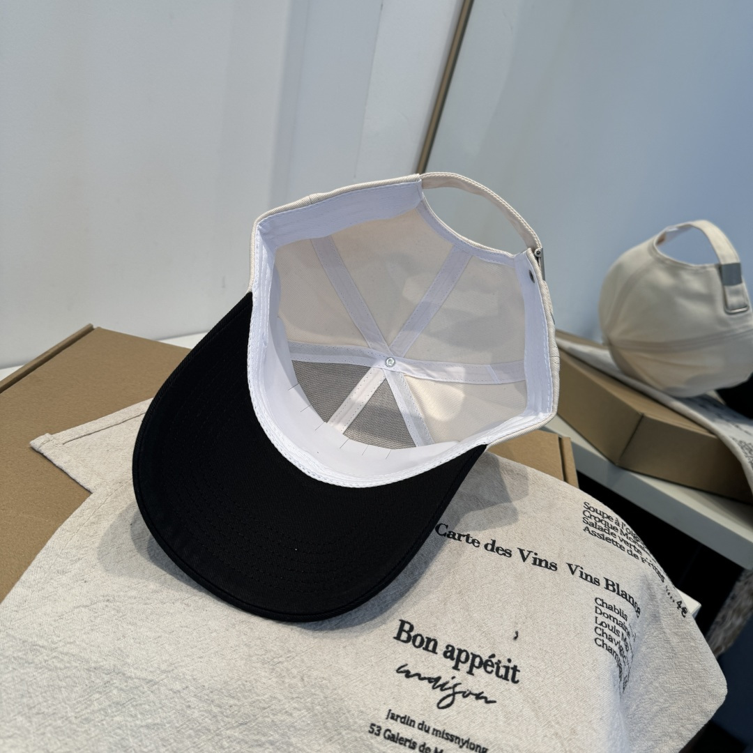 alo 官网新品，棒球帽 原单品质火爆来袭 🔥🎩 工艺非常精美 高档大气上档次！低调奢华，方便携带！跑量