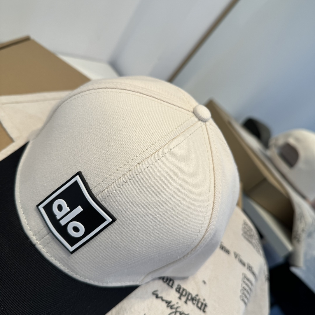 alo 官网新品，棒球帽 原单品质火爆来袭 🔥🎩 工艺非常精美 高档大气上档次！低调奢华，方便携带！跑量