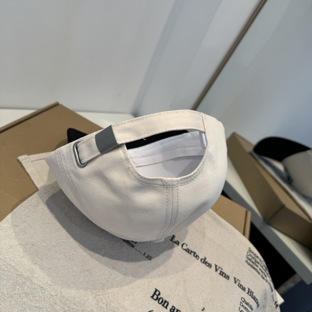 alo 官网新品，棒球帽 原单品质火爆来袭 🔥🎩 工艺非常精美 高档大气上档次！低调奢华，方便携带！跑量