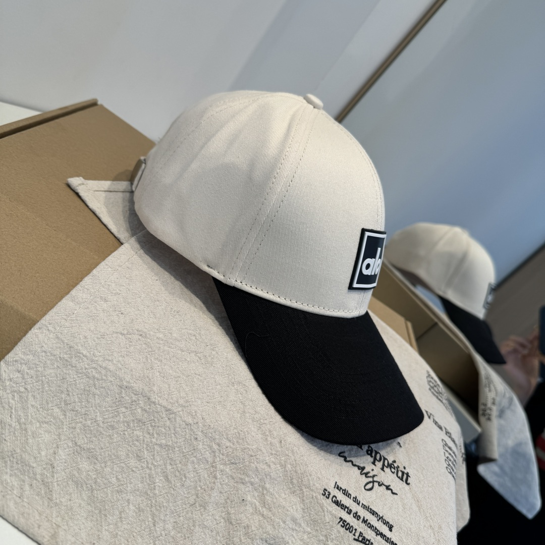 alo 官网新品，棒球帽 原单品质火爆来袭 🔥🎩 工艺非常精美 高档大气上档次！低调奢华，方便携带！跑量