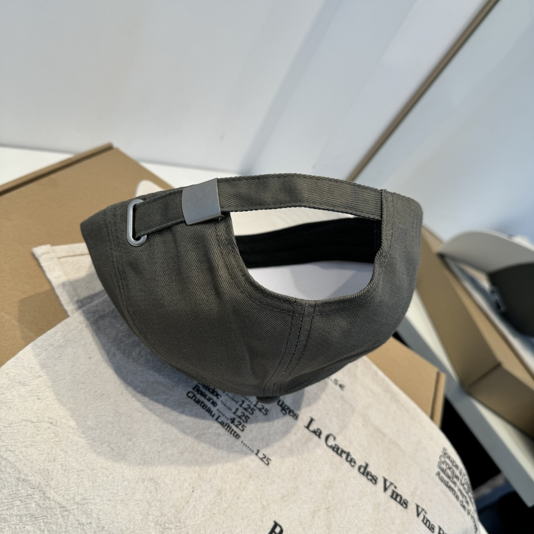 alo 官网新品，棒球帽 原单品质火爆来袭 🔥🎩 工艺非常精美 高档大气上档次！低调奢华，方便携带！跑量