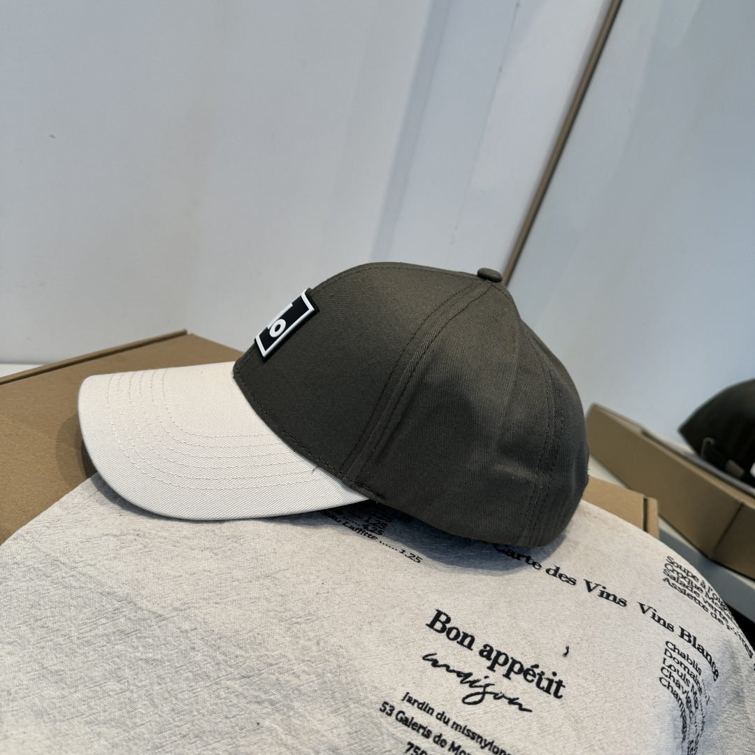 alo 官网新品，棒球帽 原单品质火爆来袭 🔥🎩 工艺非常精美 高档大气上档次！低调奢华，方便携带！跑量