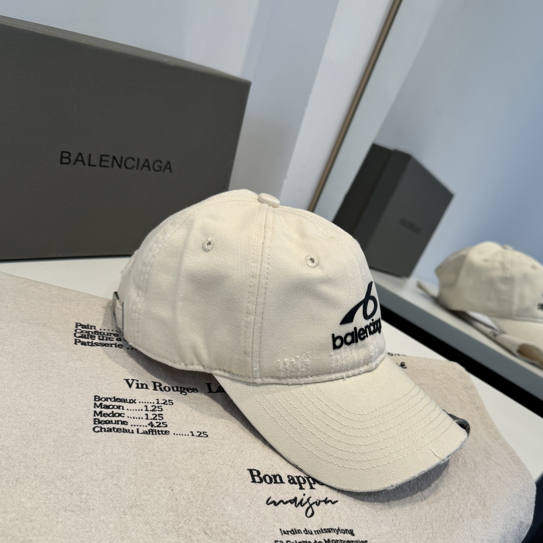 BALENCIAGA巴黎世家新款logo棒球帽，很酷的色系，男女佩戴都有不同style，第一批抢先出货！