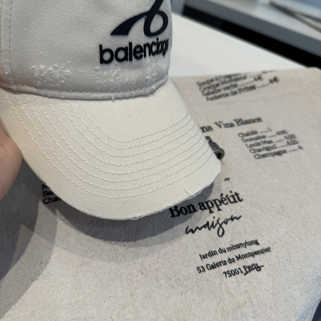 BALENCIAGA巴黎世家新款logo棒球帽，很酷的色系，男女佩戴都有不同style，第一批抢先出货！