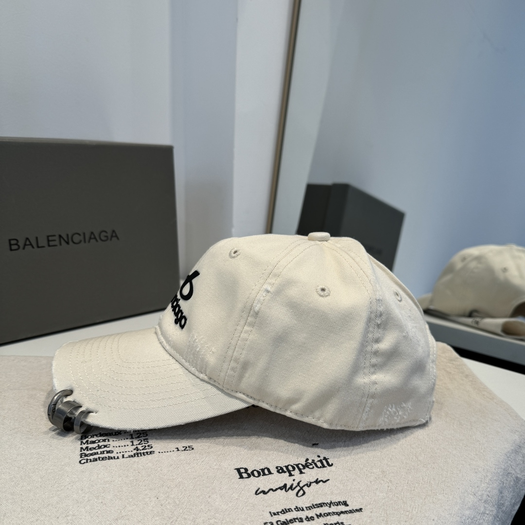 BALENCIAGA巴黎世家新款logo棒球帽，很酷的色系，男女佩戴都有不同style，第一批抢先出货！