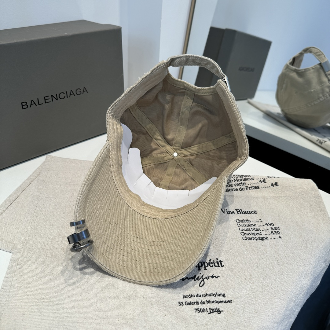 BALENCIAGA巴黎世家新款logo棒球帽，很酷的色系，男女佩戴都有不同style，第一批抢先出货！