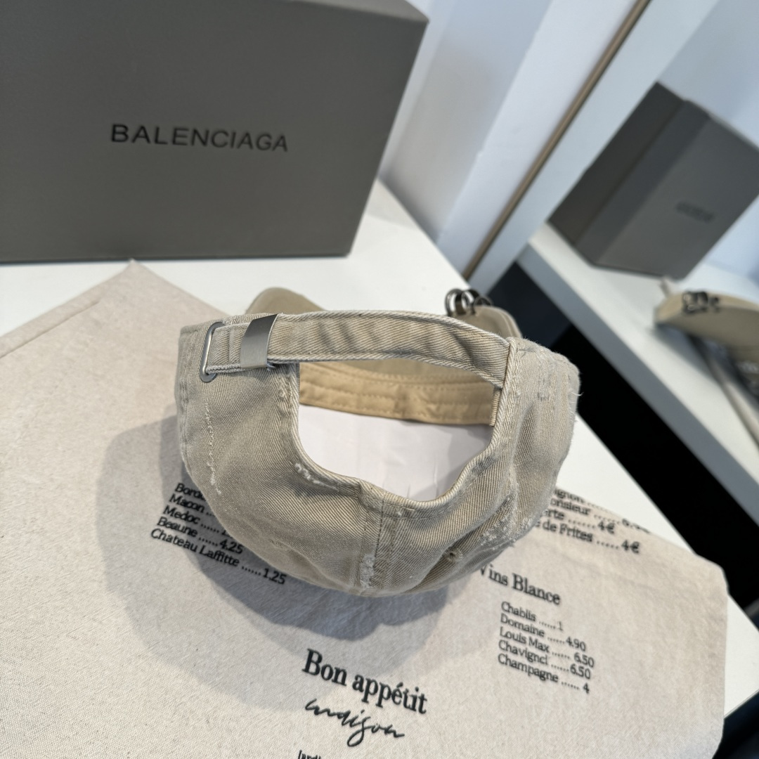 BALENCIAGA巴黎世家新款logo棒球帽，很酷的色系，男女佩戴都有不同style，第一批抢先出货！