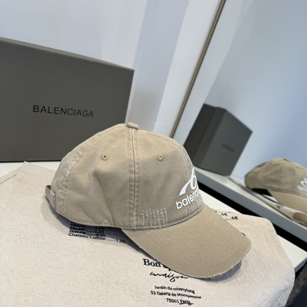 BALENCIAGA巴黎世家新款logo棒球帽，很酷的色系，男女佩戴都有不同style，第一批抢先出货！