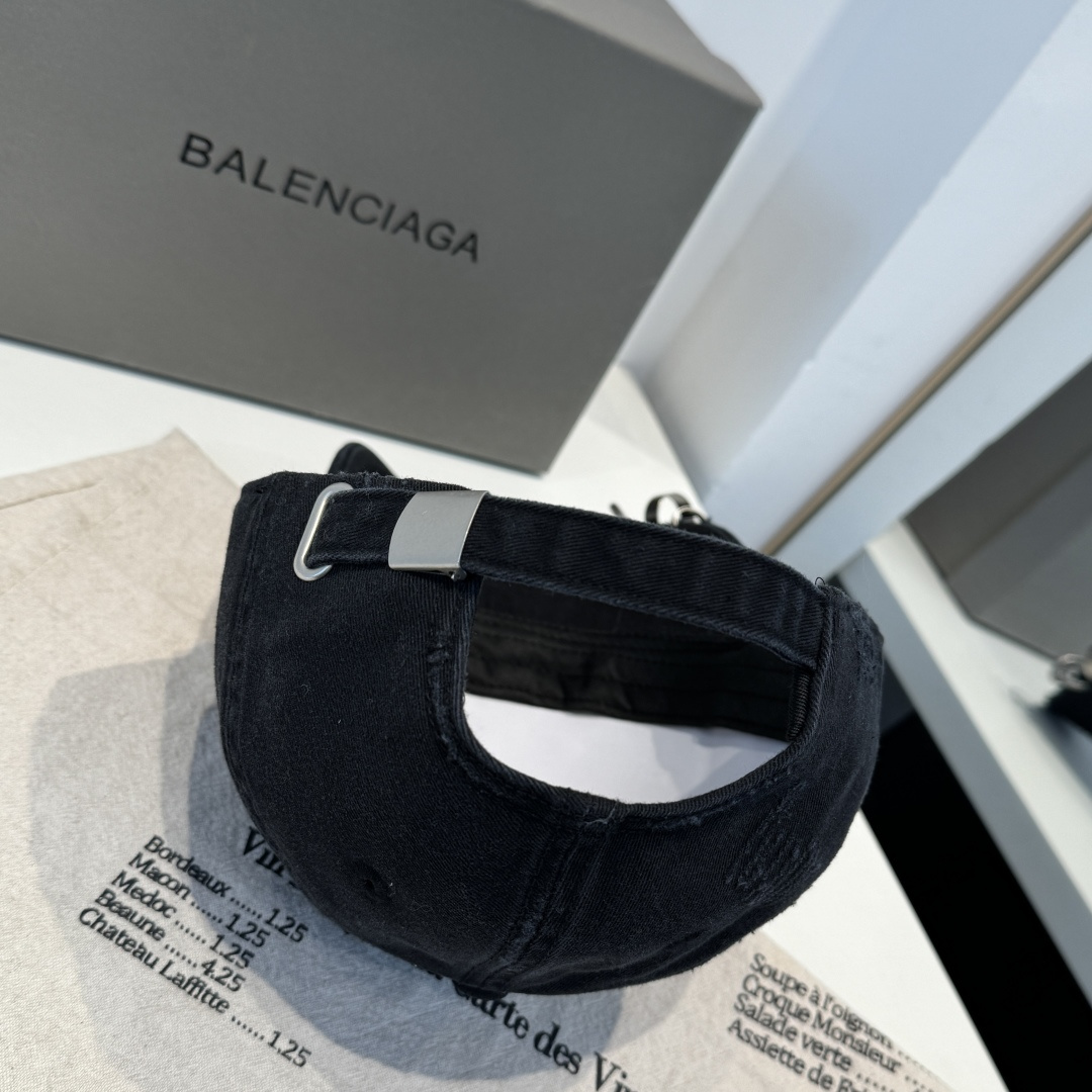 BALENCIAGA巴黎世家新款logo棒球帽，很酷的色系，男女佩戴都有不同style，第一批抢先出货！