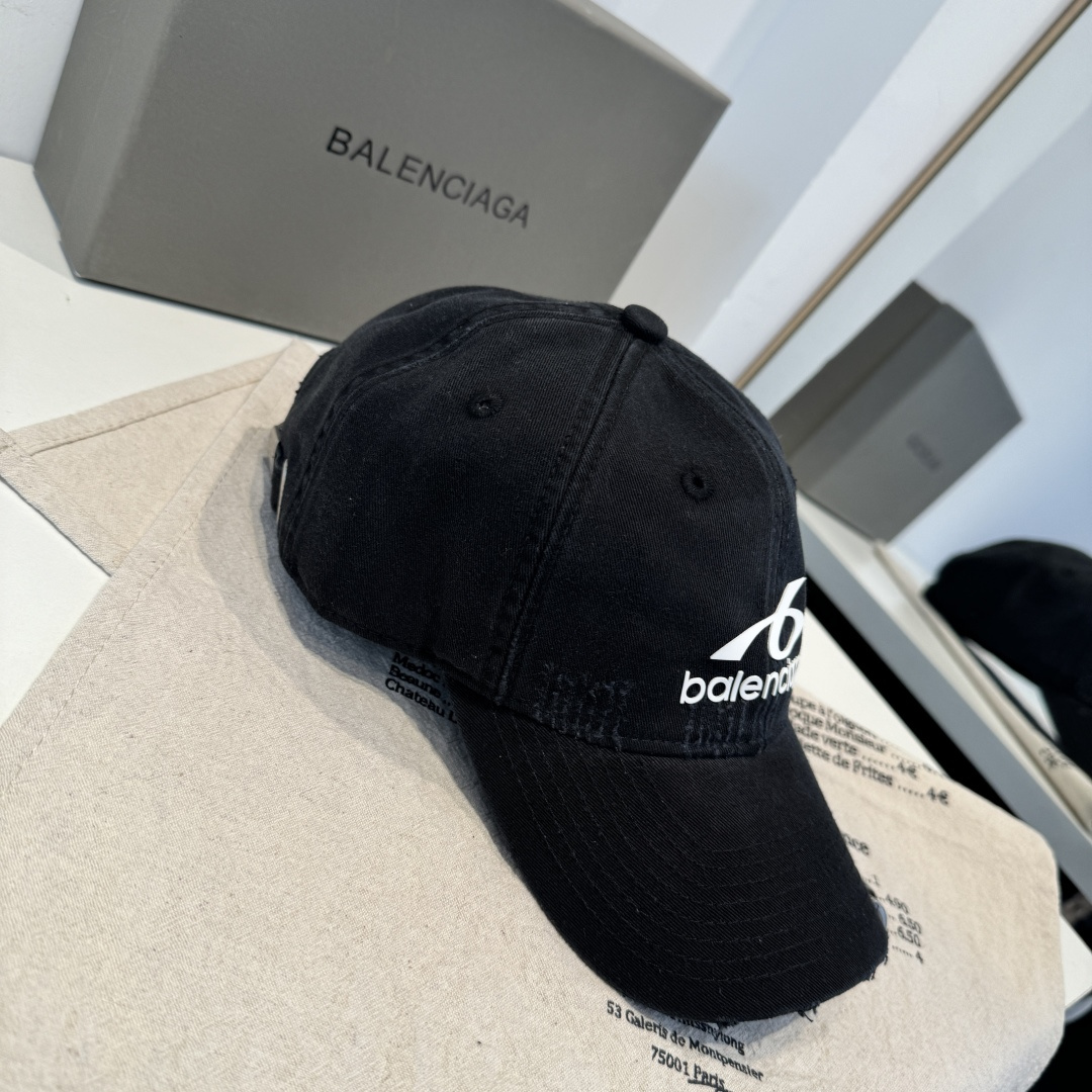 BALENCIAGA巴黎世家新款logo棒球帽，很酷的色系，男女佩戴都有不同style，第一批抢先出货！