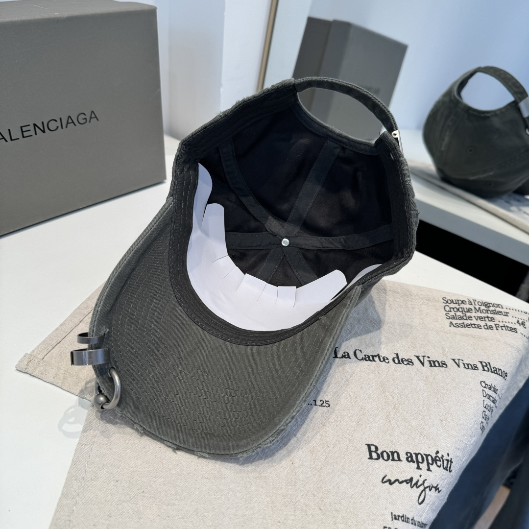 BALENCIAGA巴黎世家新款logo棒球帽，很酷的色系，男女佩戴都有不同style，第一批抢先出货！