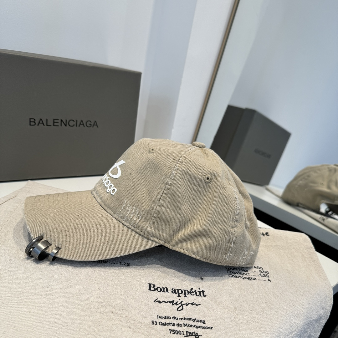BALENCIAGA巴黎世家新款logo棒球帽，很酷的色系，男女佩戴都有不同style，第一批抢先出货！
