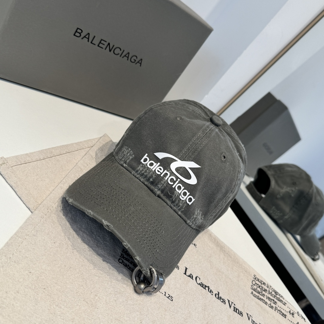 BALENCIAGA巴黎世家新款logo棒球帽，很酷的色系，男女佩戴都有不同style，第一批抢先出货！