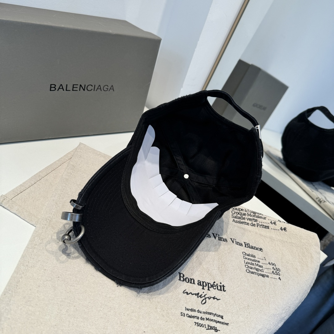 BALENCIAGA巴黎世家新款logo棒球帽，很酷的色系，男女佩戴都有不同style，第一批抢先出货！