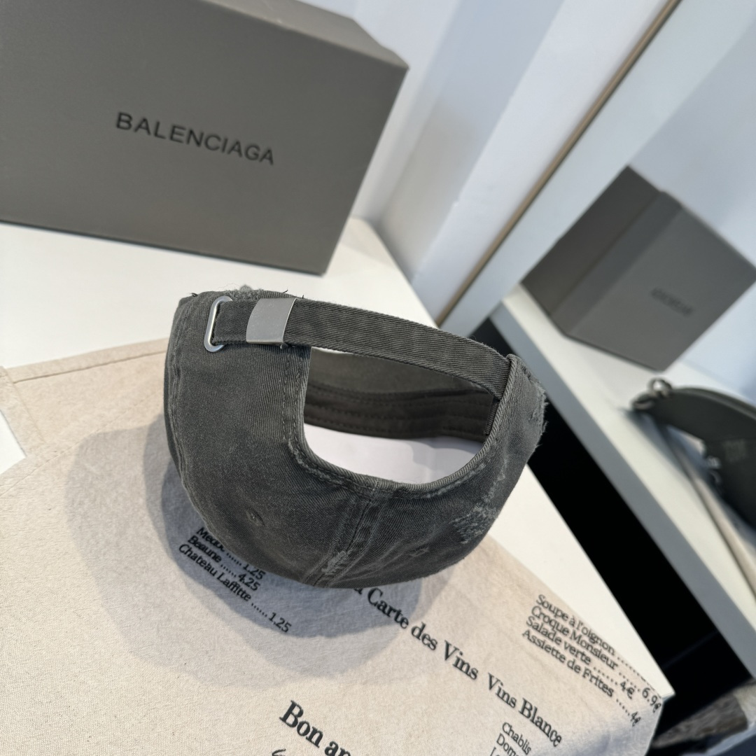 BALENCIAGA巴黎世家新款logo棒球帽，很酷的色系，男女佩戴都有不同style，第一批抢先出货！