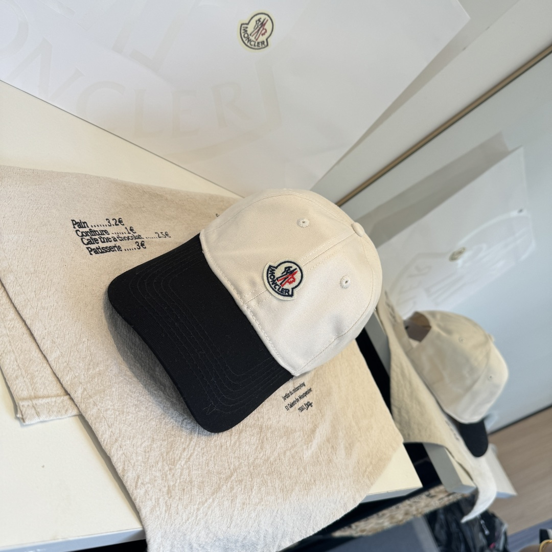 MONCLER蒙口 好品质高端大气，超火爆💖质感很赞，出街超好搭配！时尚潮流！出门必备单品，男女同款快快