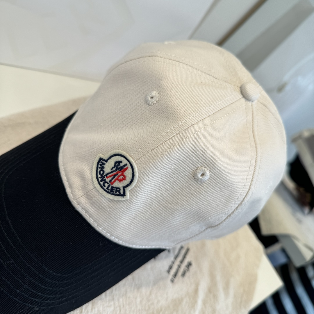 MONCLER蒙口 好品质高端大气，超火爆💖质感很赞，出街超好搭配！时尚潮流！出门必备单品，男女同款快快