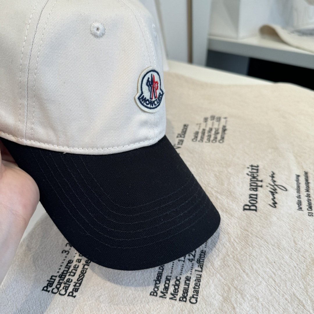 MONCLER蒙口 好品质高端大气，超火爆💖质感很赞，出街超好搭配！时尚潮流！出门必备单品，男女同款快快