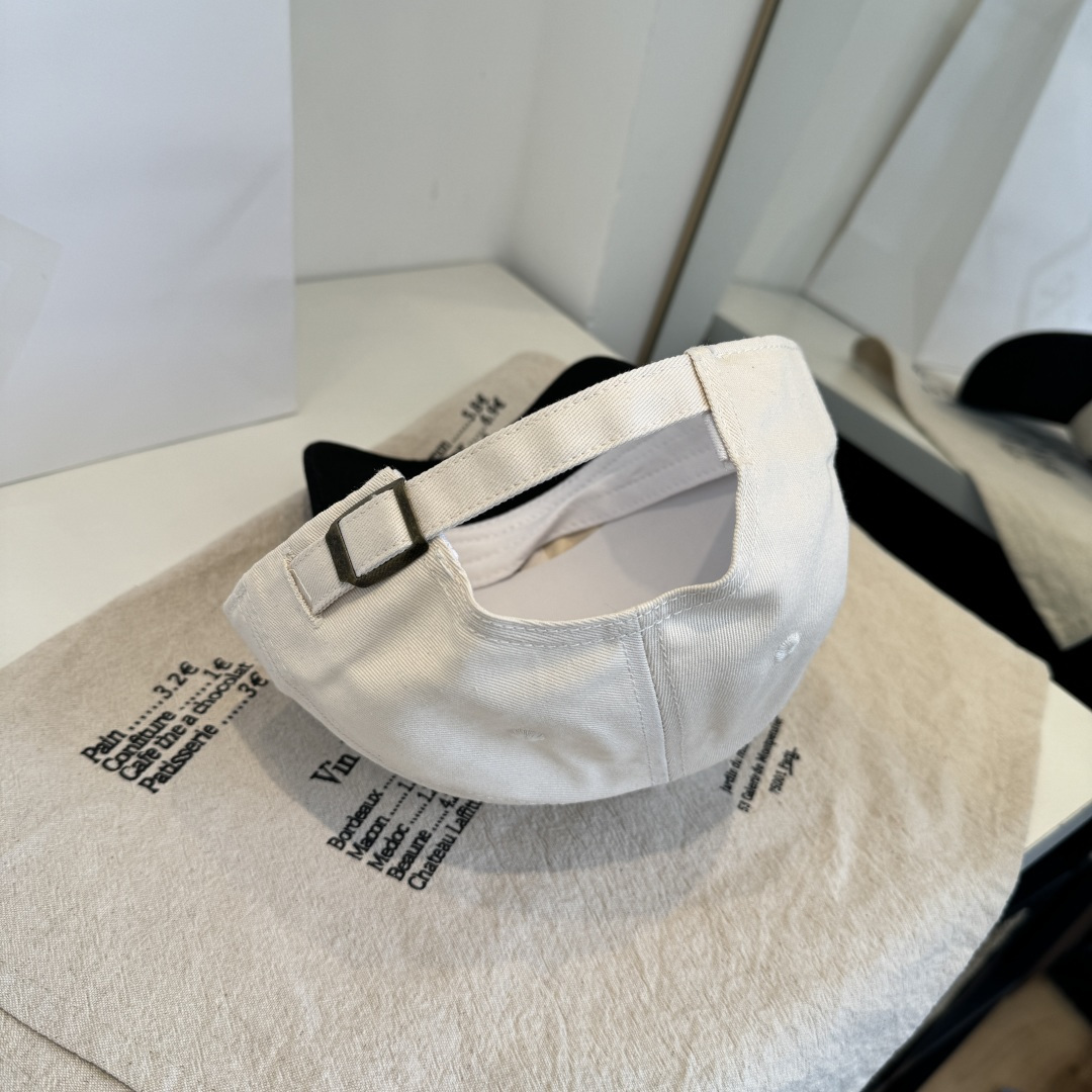 MONCLER蒙口 好品质高端大气，超火爆💖质感很赞，出街超好搭配！时尚潮流！出门必备单品，男女同款快快