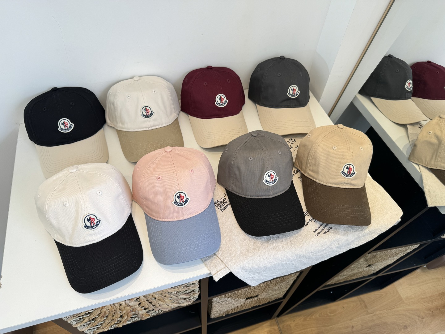 MONCLER蒙口 好品质高端大气，超火爆💖质感很赞，出街超好搭配！时尚潮流！出门必备单品，男女同款快快