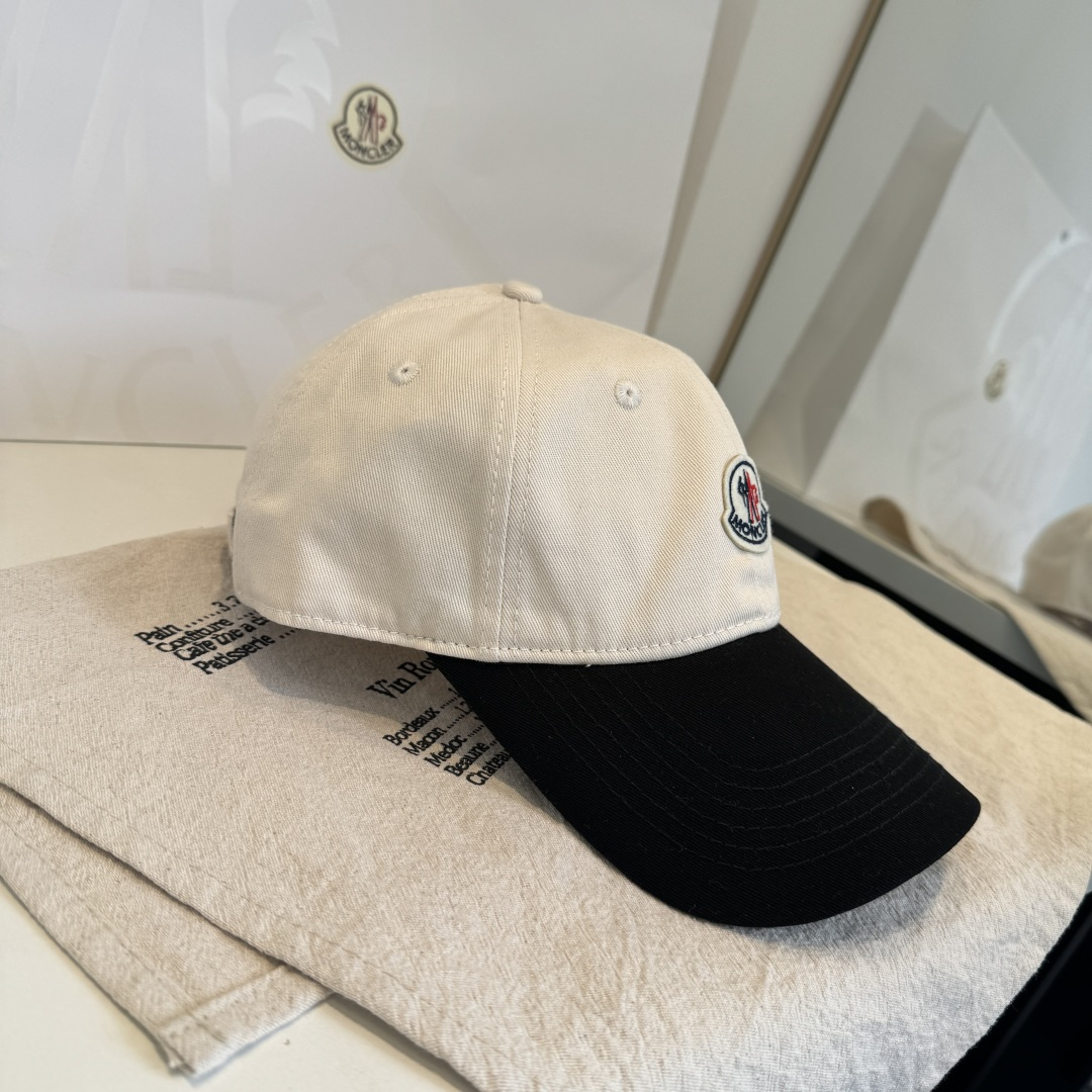 MONCLER蒙口 好品质高端大气，超火爆💖质感很赞，出街超好搭配！时尚潮流！出门必备单品，男女同款快快